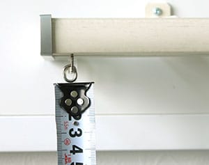 STEP2　カーテンレールからの丈（高さ）を測ります