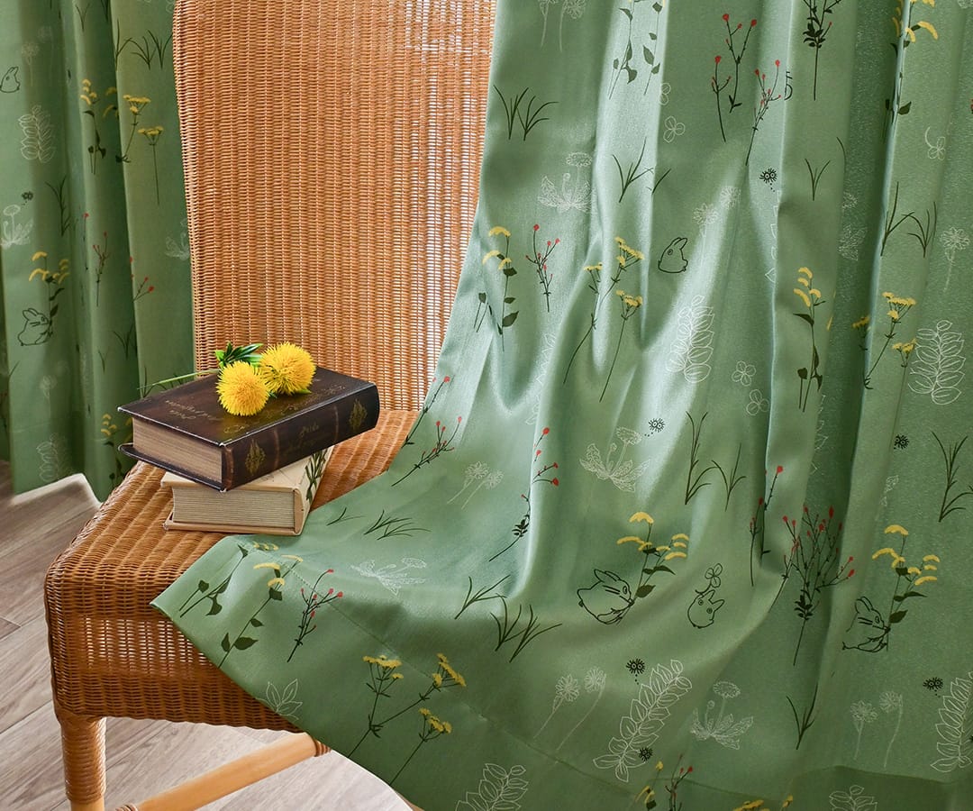 となりのトトロ 草かげの中 2級遮光カーテン グリーン