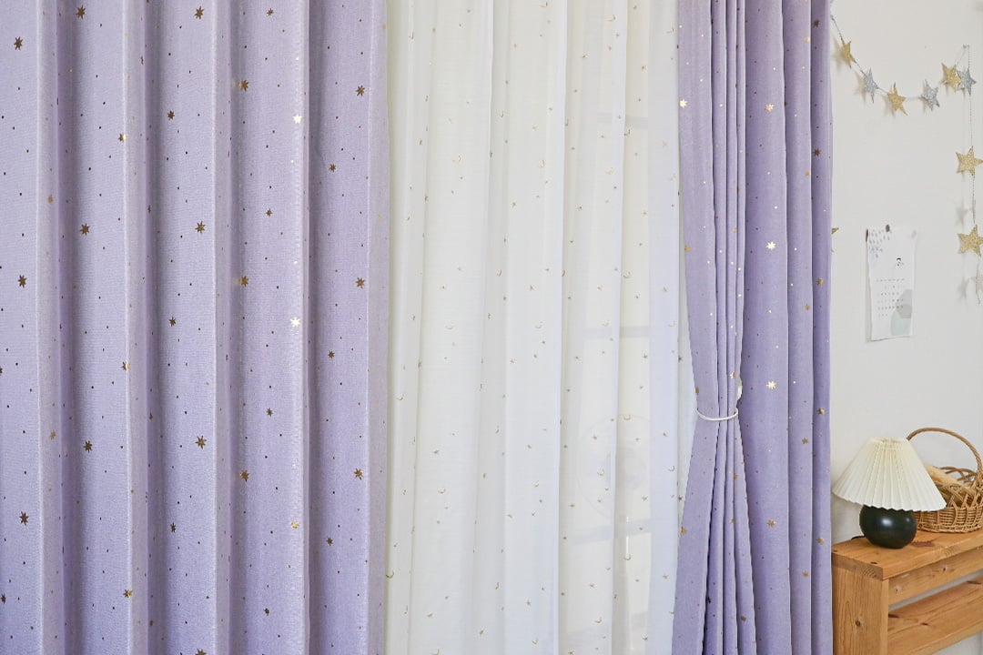 ミーティアと刺繍ホシを組み合わせた星と月のカーテンコーディネート
