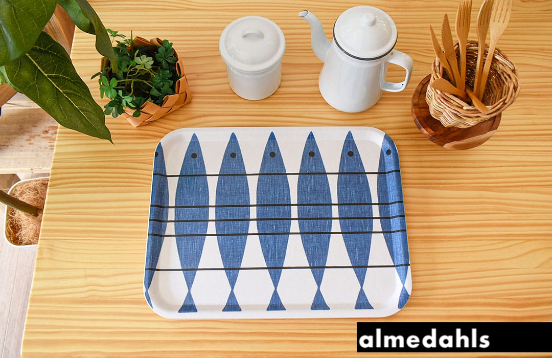 北欧ブランドのalmedahls(アルメダールス)から人気の柄がトレーになっ