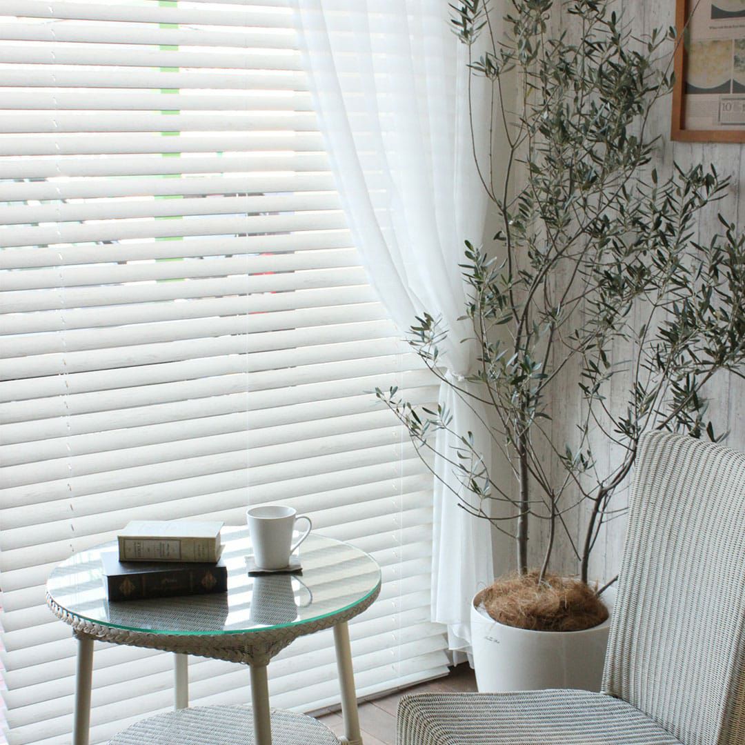 アンティークホワイト