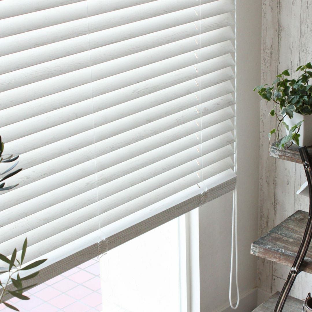 アンティークホワイト