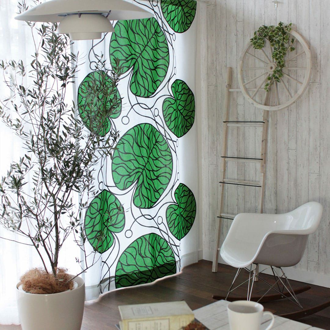 marimekko ボットナBOTTNA グリーン　大きめ　希少レア 本場北欧のマリメッコデザインで大きな蓮の葉のモダンで大胆なカーテン