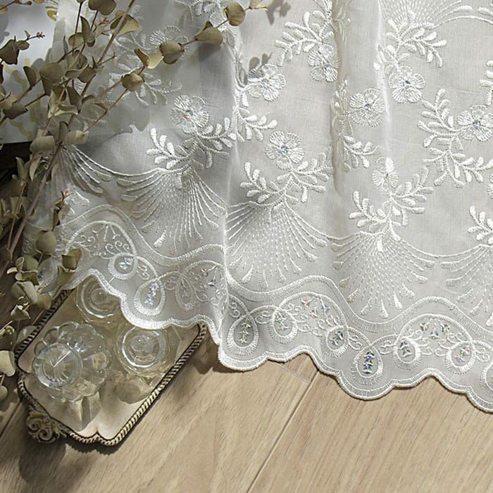 パールホワイトの華やかなトルコ刺繍レースカーテン| カーテン通販専門