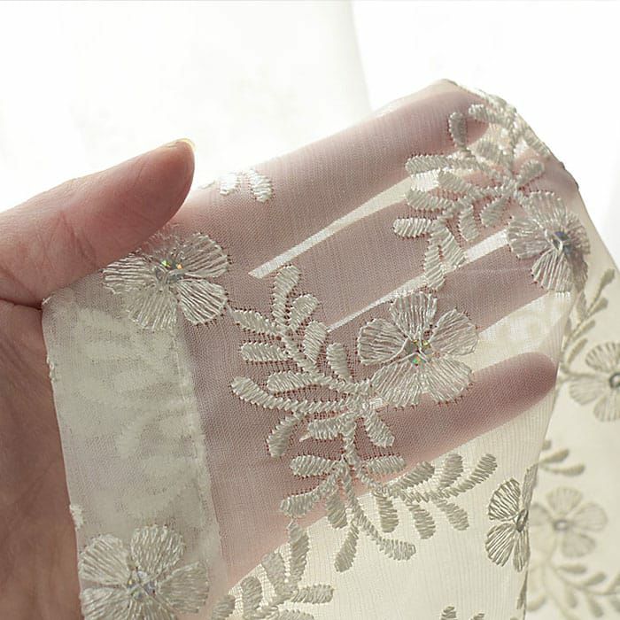 パールホワイトの華やかなトルコ刺繍レースカーテン| カーテン通販専門