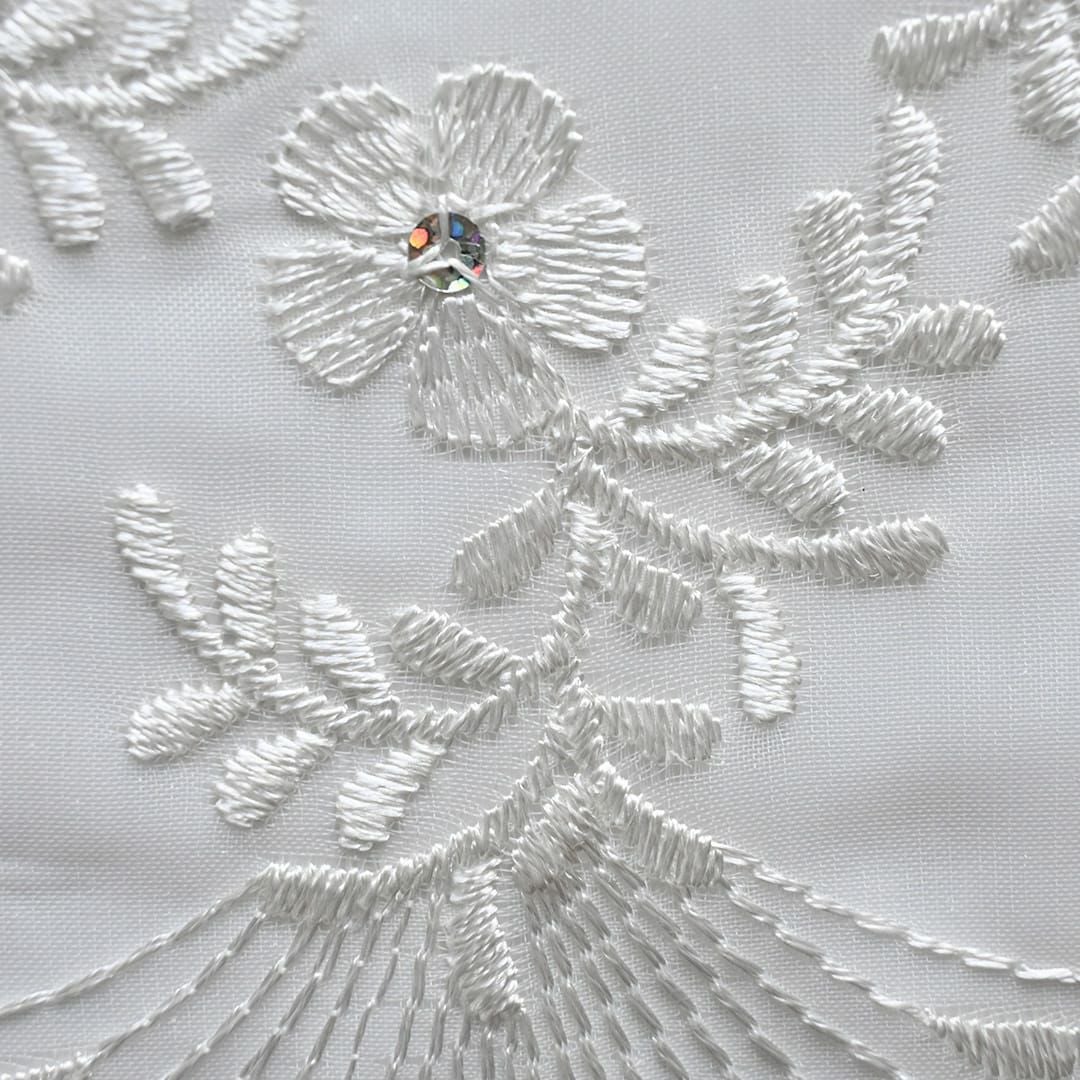 パール付き花柄刺繍レースカーテン パールホワイトの華やかなトルコ刺繍レースカーテン| カーテン通販専門