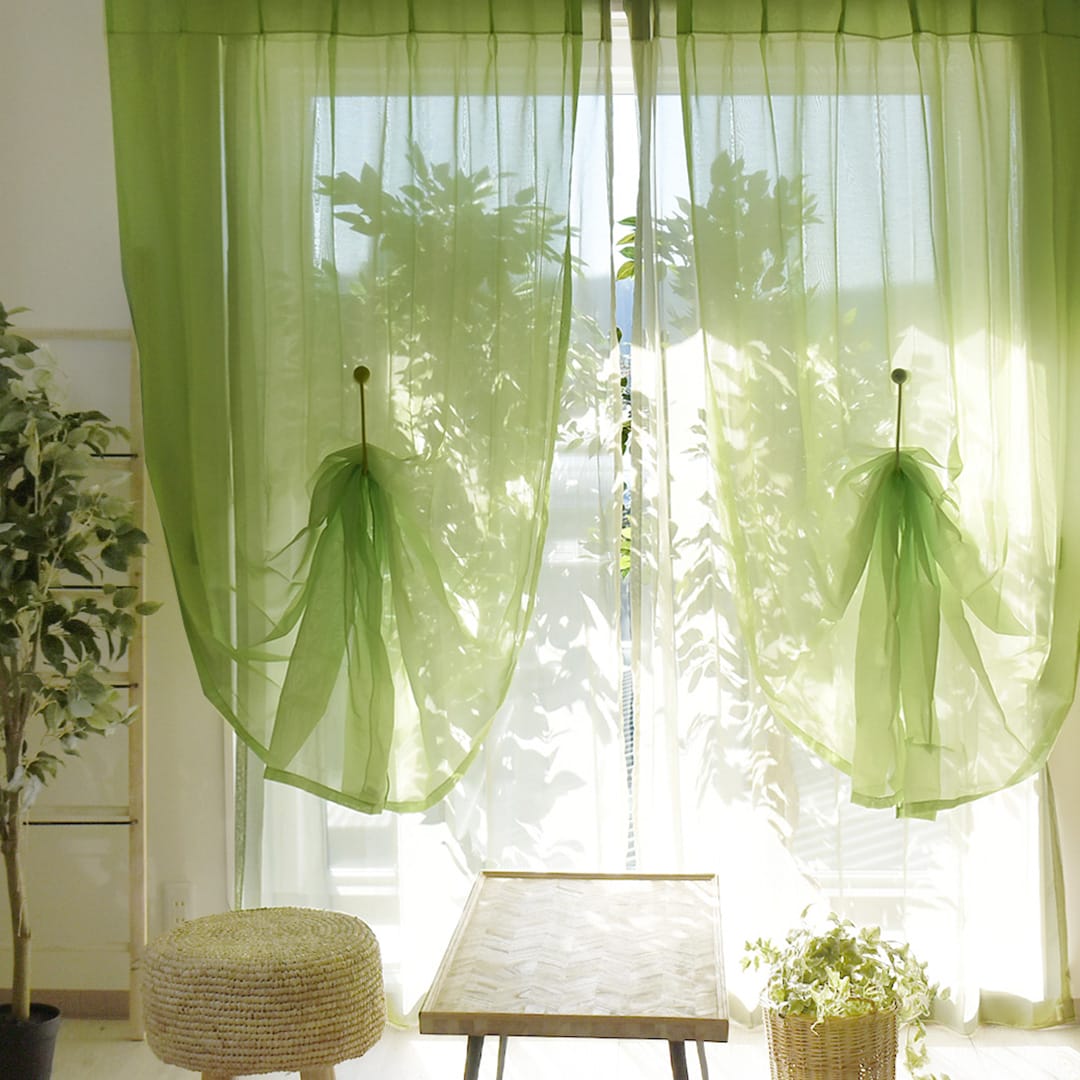 ベージュとグリーンのダブルレースコーディネート