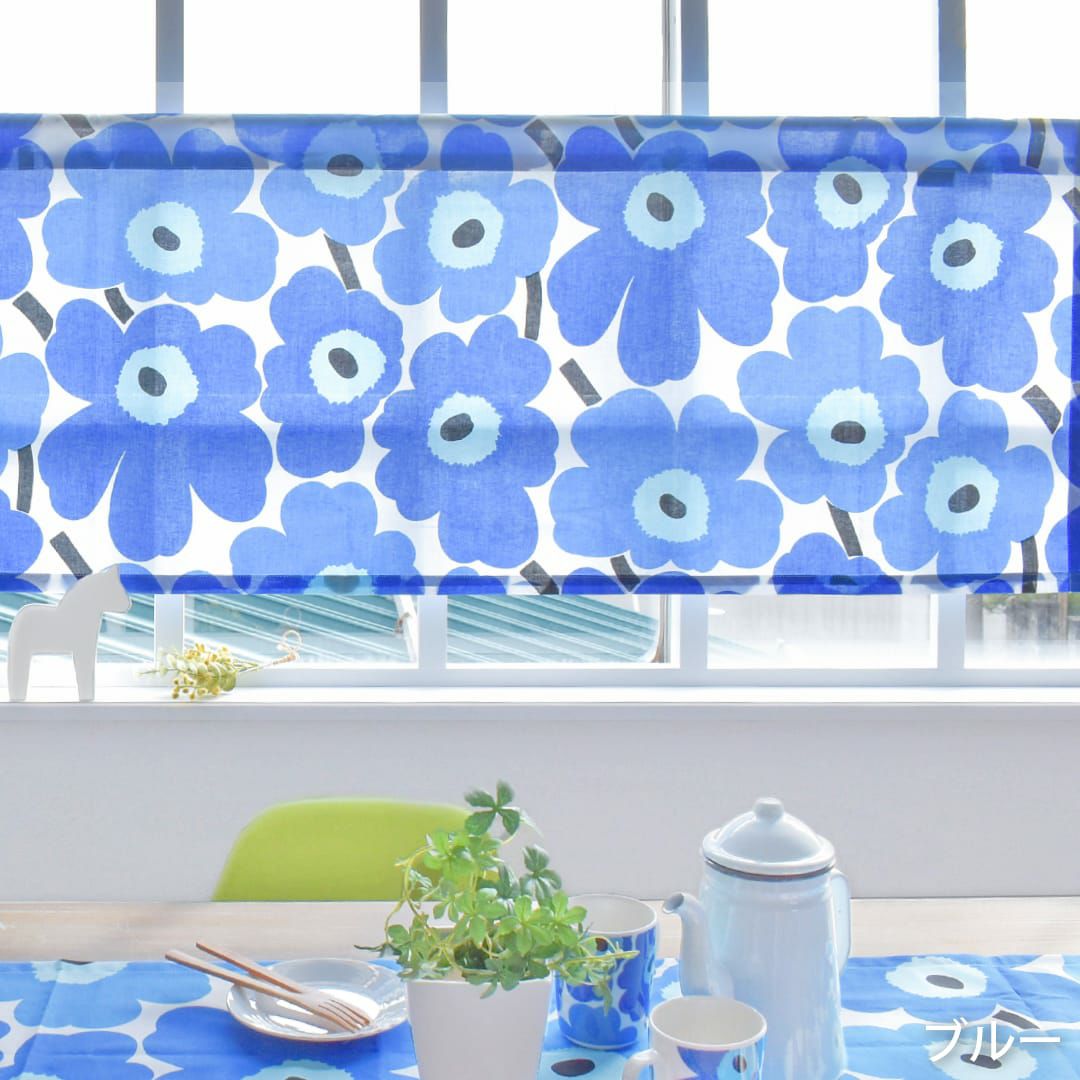 小さなケシの花の「ピエニウニッコ」カフェカーテン(レッド、ブルー