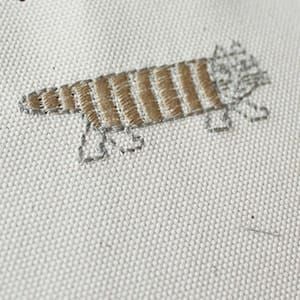 リサ・ラーソン｜キュートなマイキーの表情を刺繍で繊細に表現した