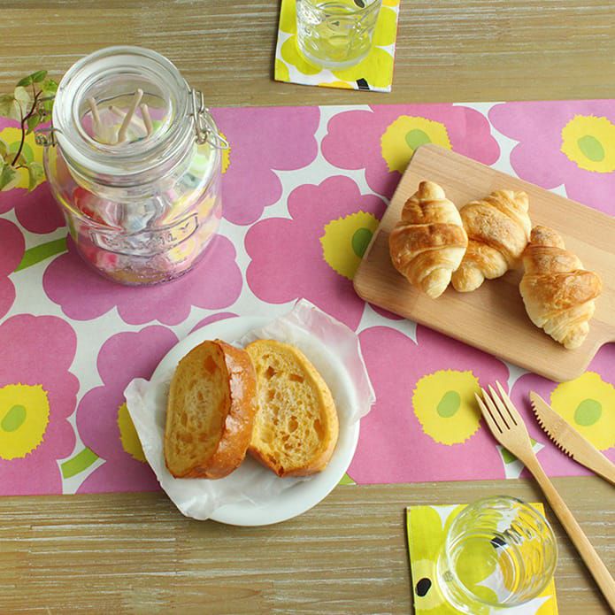 マリメッコ（marimekko）のテーブルランナー ウニッコ、ミンステリ