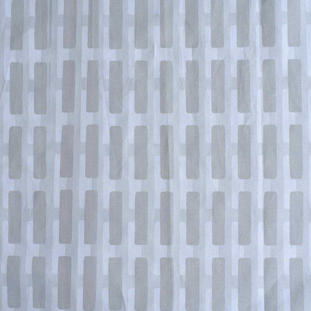 グレー