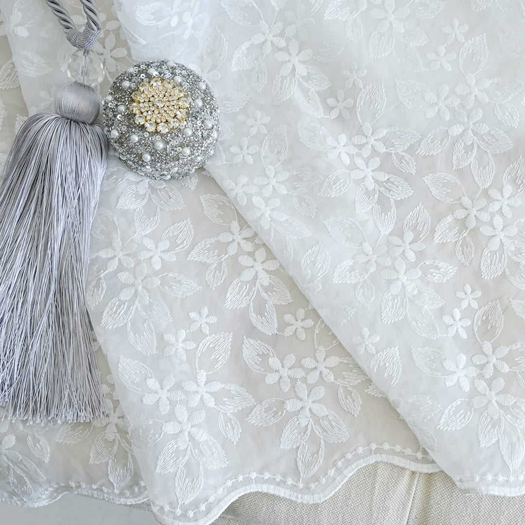 トルコレースカーテン｜ワスレナグサ刺繍とラメの裾デザイン「エバー